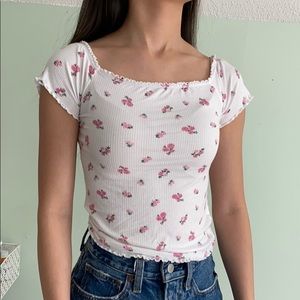 ⭐️ Off the shoulder, floral print top